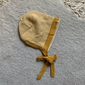 Never worn Fin and Vince bonnet